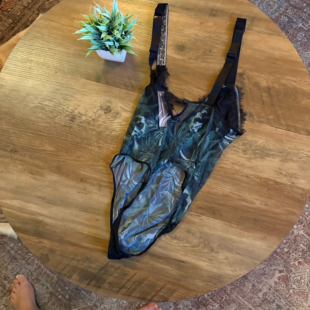 Victoria's Secret Very Sexy Shine Black Green Lace Bodysuit M New - Picture 8 of 12